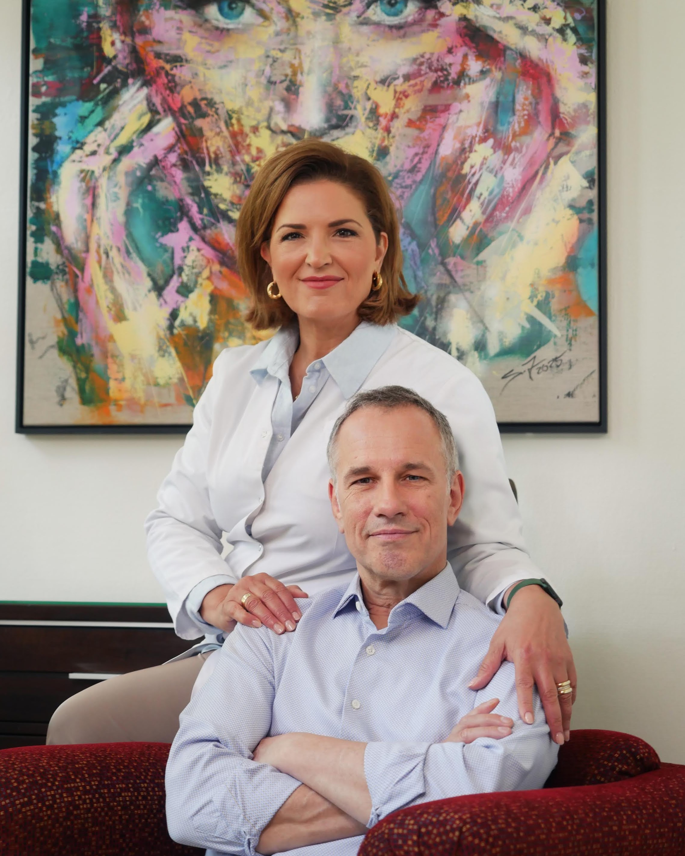 Noura Karaa und Dr. med. Christian Bahr in ihrer Praxis